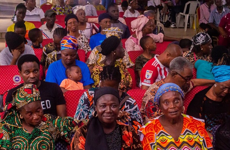 Community members waiting to be seen at the Ajasa outreach